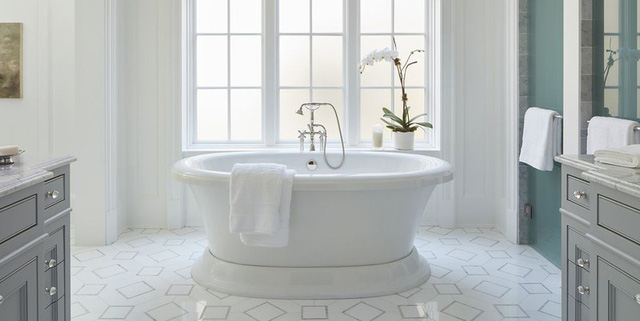 Phòng tắm sang trọng, hiện đại hơn với bồn oval đơn sắc - Ảnh 3.