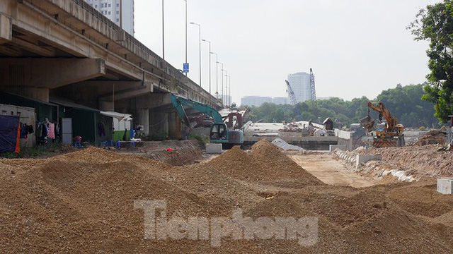 Cận cảnh cầu vượt hồ 314 tỷ đồng sắp hoàn thành ở Hà Nội - Ảnh 2.