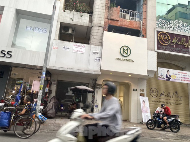 Nhà phố tiền tỷ thi nhau đóng cửa, treo biển cho thuê ở trung tâm Sài Gòn - Ảnh 11.