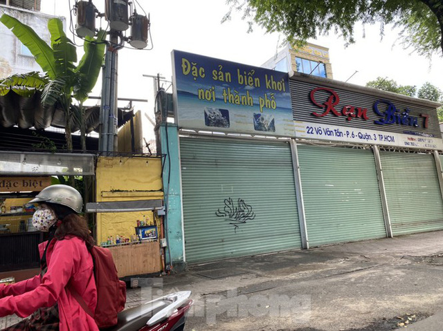 Nhà phố tiền tỷ thi nhau đóng cửa, treo biển cho thuê ở trung tâm Sài Gòn - Ảnh 22.