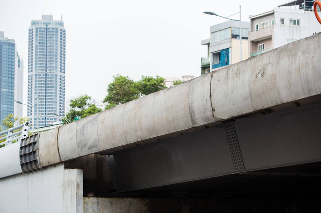 Cận cảnh cây cầu vượt lớn nhất Hà Nội sắp thông xe - Ảnh 1.